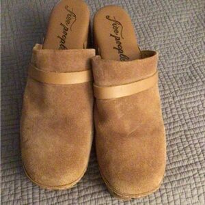 Free people brown suede clogs size 9